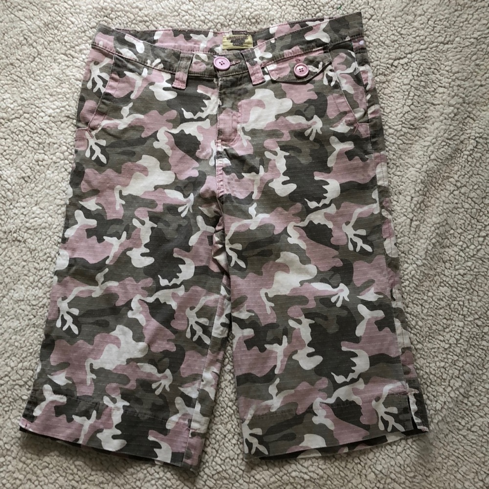 NWOT DP Department of Peace Sz16 Girls Camo Capris